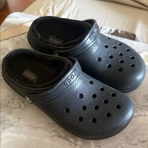 CROCS Kids Black Fuzzy Lined Slippers